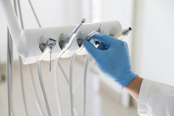 Professional Emergency Dentist technician working in Carrizo Hill, TX
